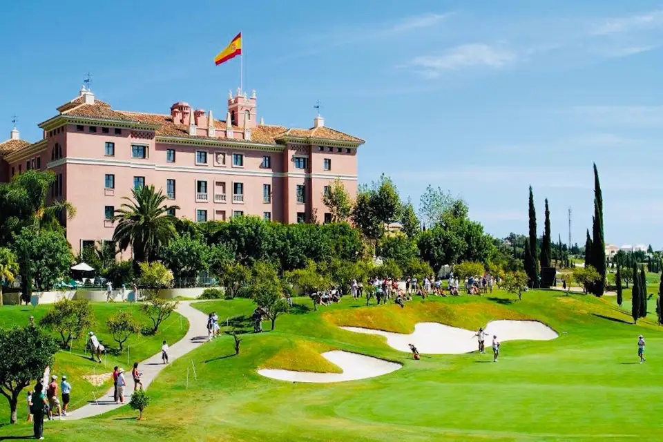 Luxury dining and entertainment